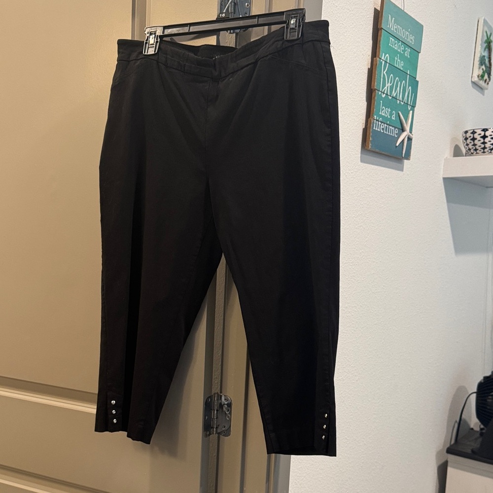 Dress black capris